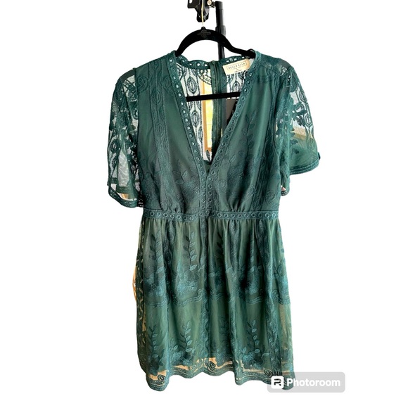 BELLA ELLA - Emerald Green Lace Dress - Size XL - Picture 2 of 2